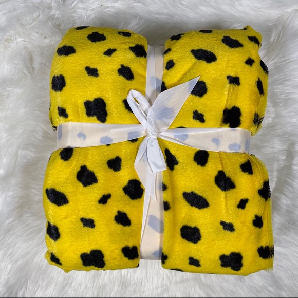 ✨SALE✨They Call Me Fred Micromink Sherpa Throw - Picture 2 of 3